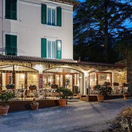 Hotel Ristorante Il Caminetto Diano Marina Exterior foto